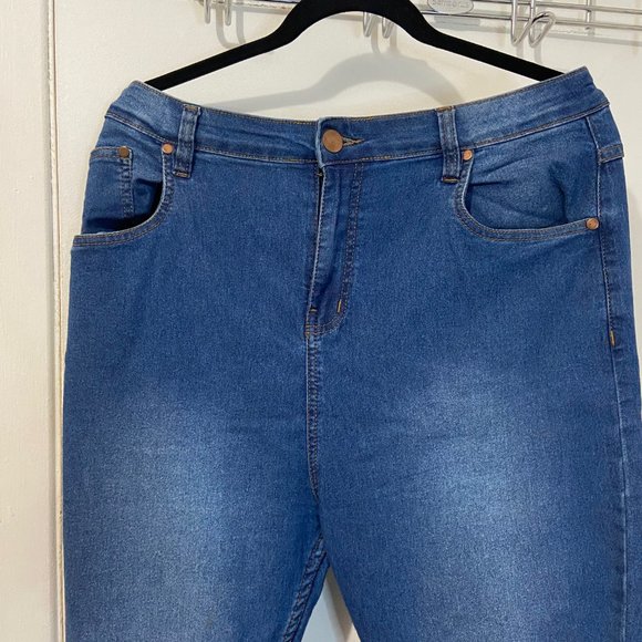 Prettylittlething Jeans - Picture 3 of 3